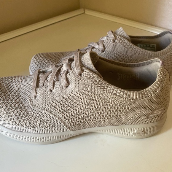 Women’s On the go Skechers Size 6 Taupe New - Picture 4 of 12